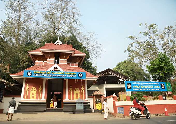 Embark on a 12-hour Cochin to Guruvayur tour and visit Mammiyur Temple, along with other attractions