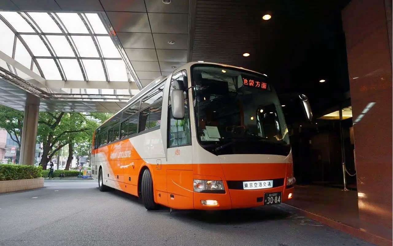 Pre-book the bus tickets and enjoy convenient transfers between various stations of Japan