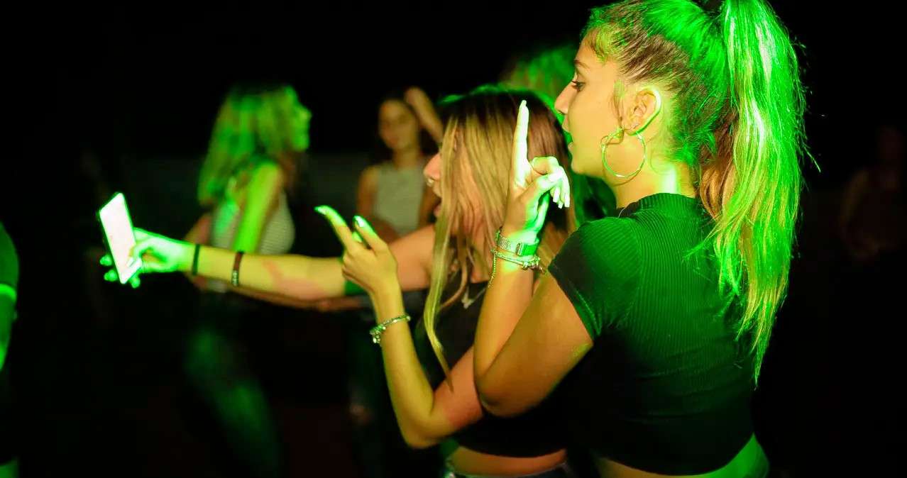 Berlin Pub Crawl Tour Image