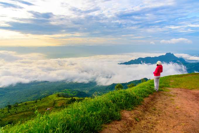 Tourist enjoying views of Munnar