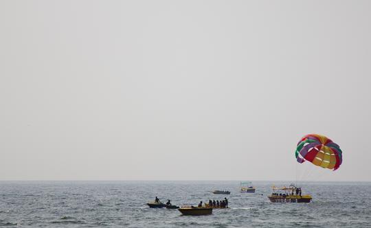 Parasailing at Vagator Beach Image