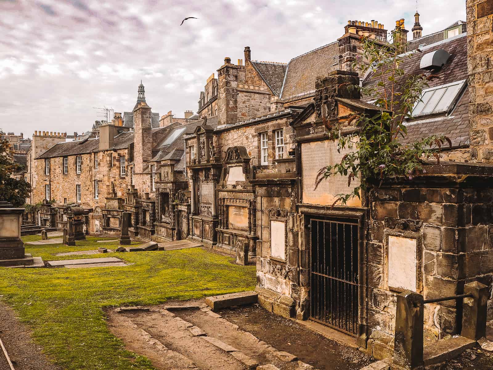 Haunted Underground Vaults & Graveyard Tour, Edinburgh Image