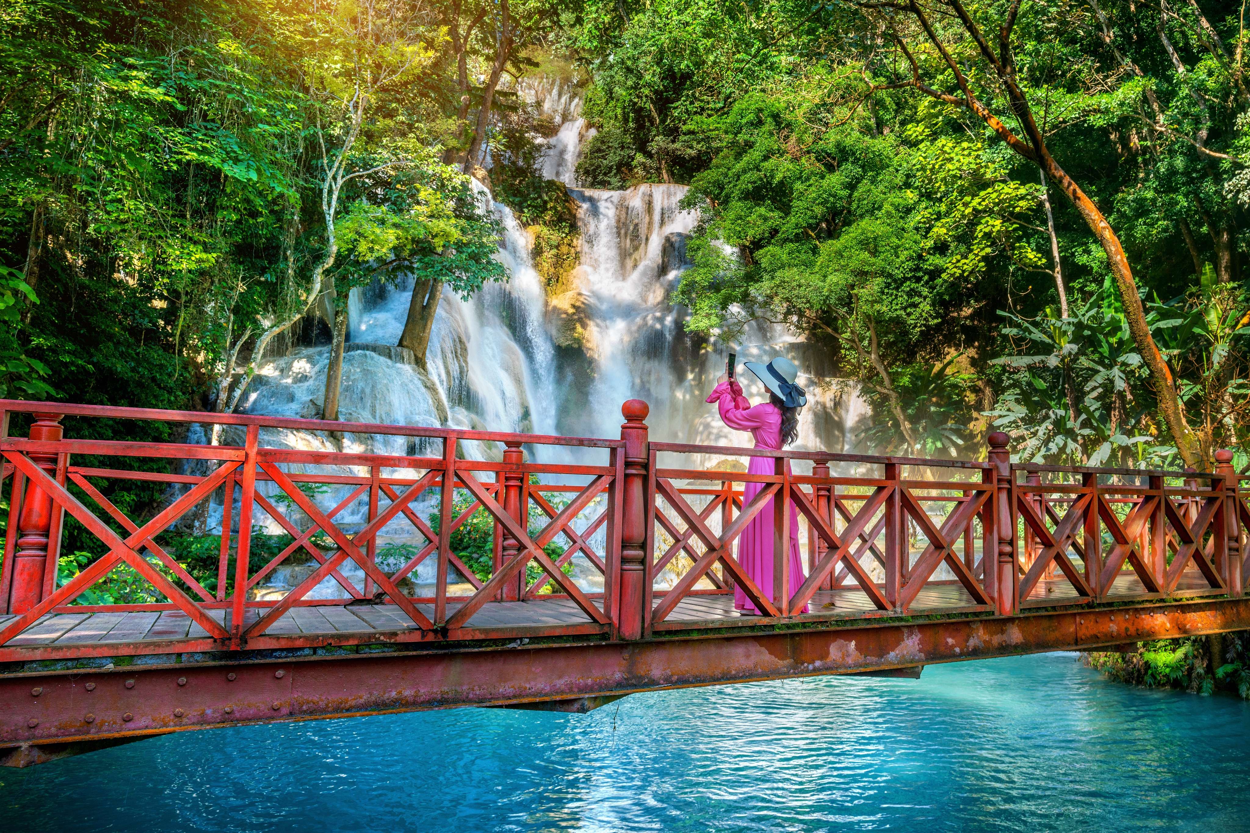 Click pictures at the Kuang Sii Waterfall