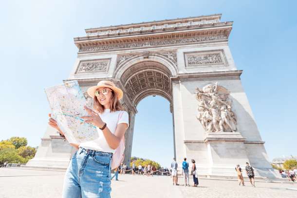 Professional photoshoot at Arc de Triomphe
