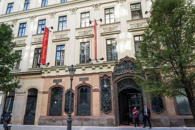 Visit Madame Tussauds Budapest & meet lifelike wax figures of global icons