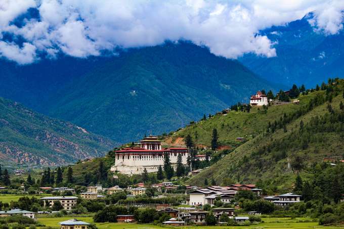 Marvel at the stunning views of Rinpung Dzong, Bhutan