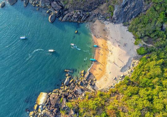 Romantic Getaway With An Excursion To Butterfly Beach Image