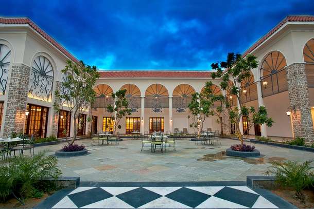 Eil7jfigzb3dyeobf3nzetqj1bl2 1596622264 evening courtyard