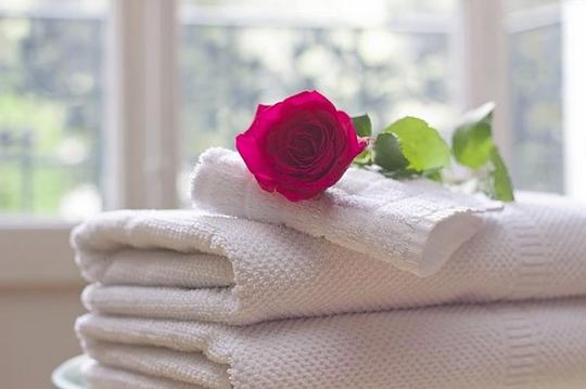 Rejuvenating Milk Bath For Couples In Bangalore Image