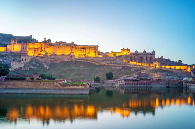 Visit Jaipur’s top spots and admire sunset views in one fun evening during a 5 hour jeep safari