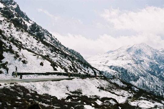 Gangtok Weekend Adventure | FREE Yumthang Valley Excursion Image