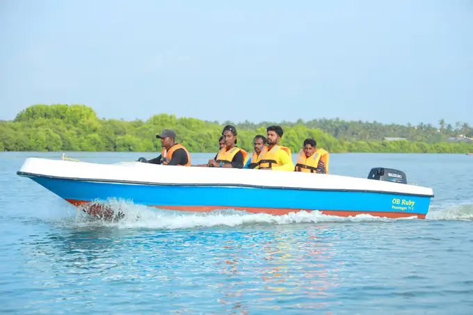 Feel the rush with a thrilling high-speed 40 HP boat ride