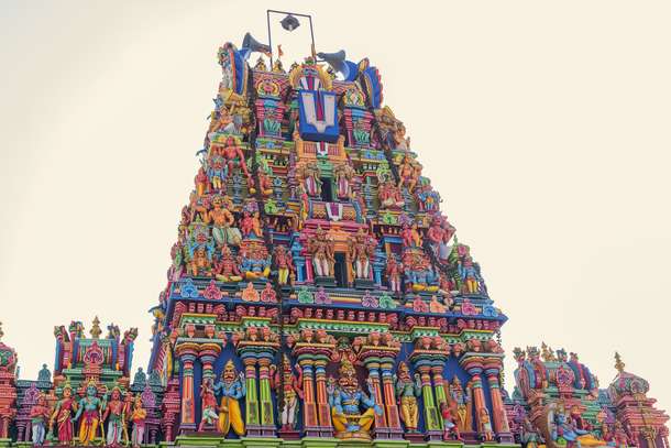 Marvel at the towering Gopuram of Kapaleeshwarar Temple