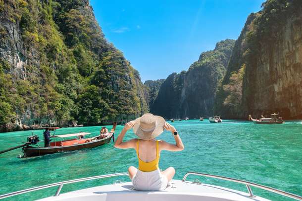 Observe the beauty of Maya Bay