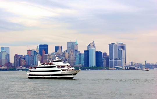 New York Dinner Cruise Image