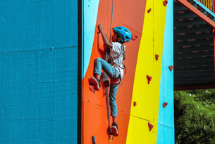 Fm6c7tr0ng3x3rowtylv2trbgof8 wall%20climbing2