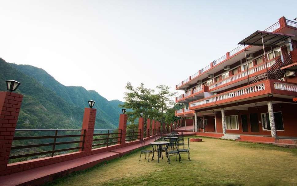 A Luxurious Stay amidst Mountains in Dehradun