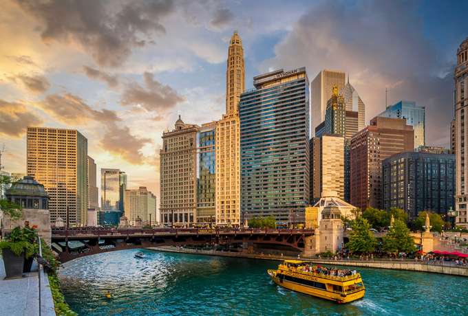 Marvel at 40+ architectural landmarks while cruising the historic Chicago River