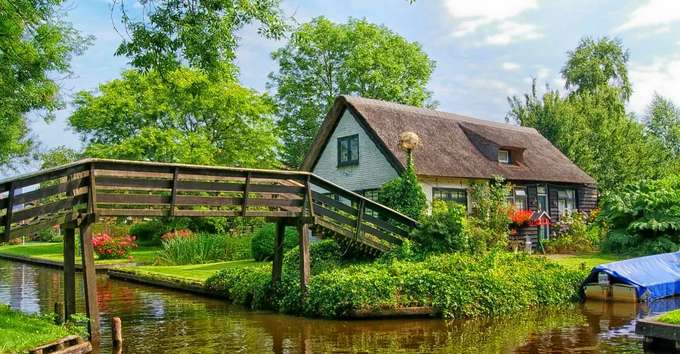 The "Little Venice" of the Netherlands- Giethoorn Village