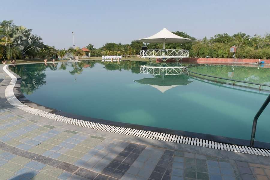 100 Acres Resort Image