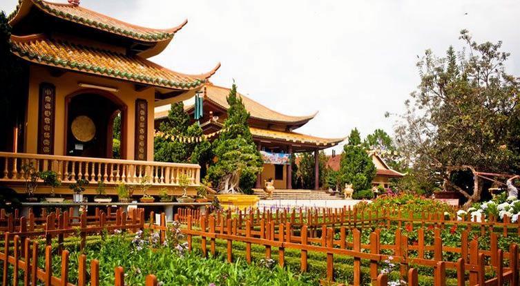 Truc Lam Temple