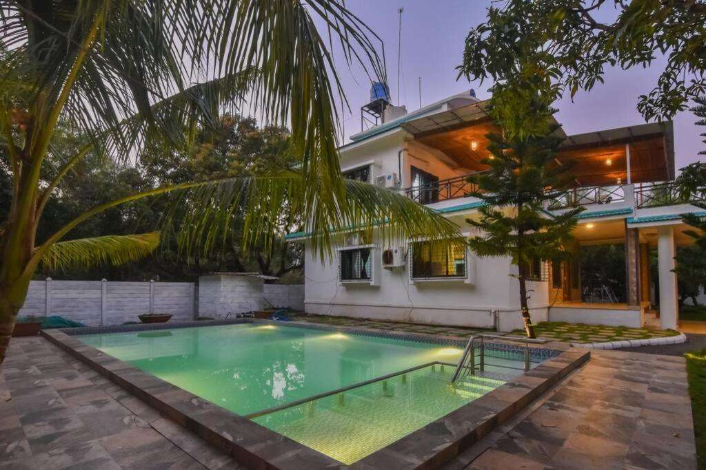 A Cozy Getaway Amidst Dense Palm Trees In Alibaug