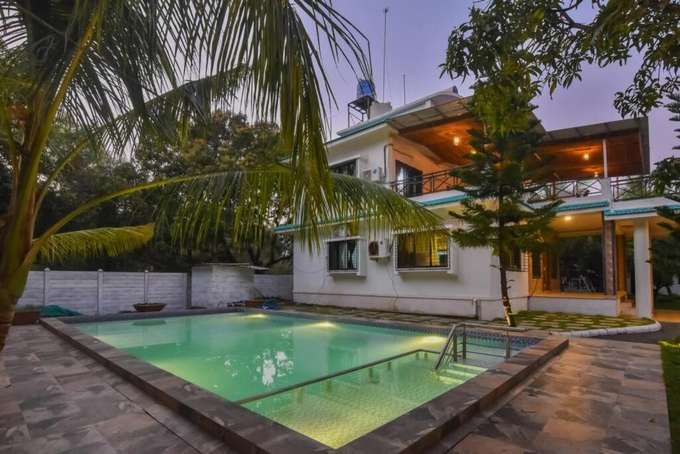 A Cozy Getaway Amidst Dense Palm Trees In Alibaug