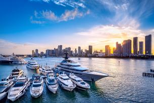 Gbl9qx925007klsbmnabdfe68fbz shutterstock 2426975493