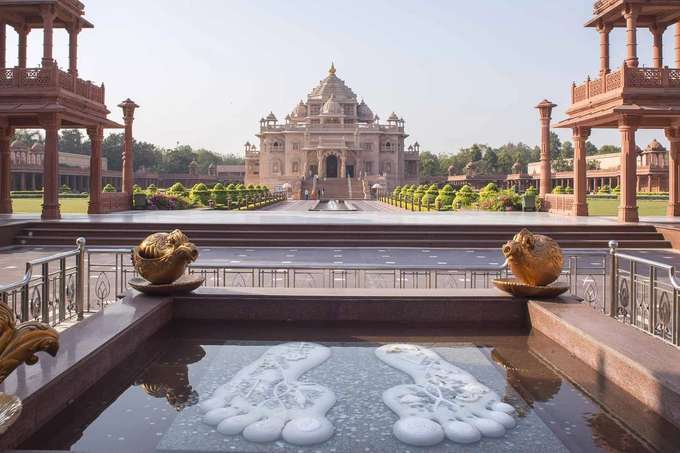 Embark on a 8 hour Ahmedabad City Tour & explore Akshardham temple