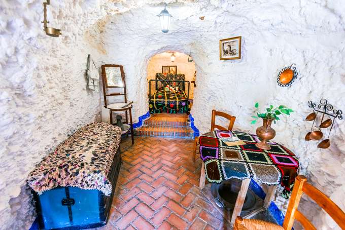 Plan a memorable visit to the fascinating Sacromonte Caves Museum