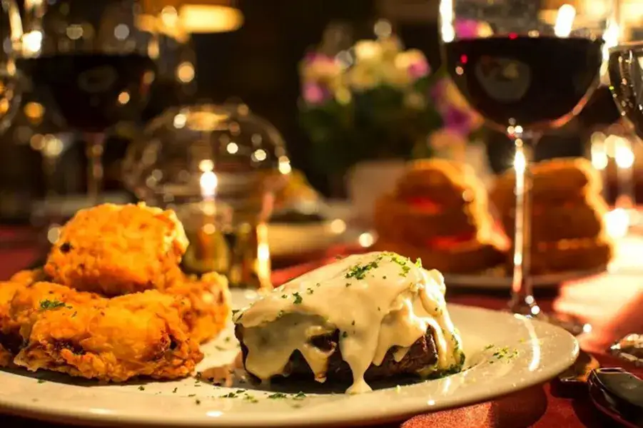 Have 3-course meals with refreshing drinks