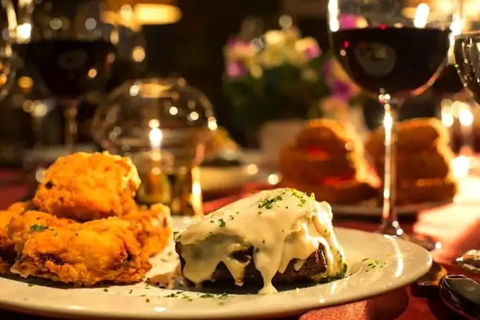 Have 3-course meals with refreshing drinks