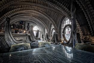 Giuco03106qqahdhmlwbo9g82ebk pixelcut export%20(24)