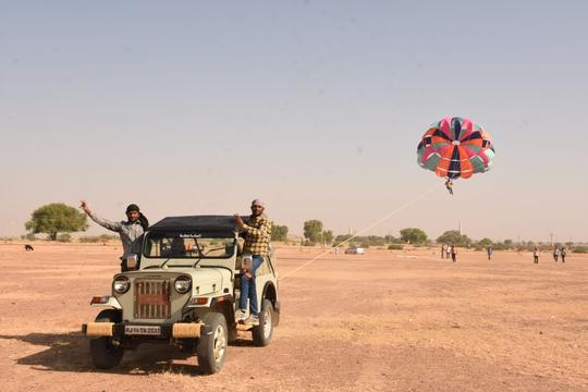 Parasailing In Jaisalmer Image