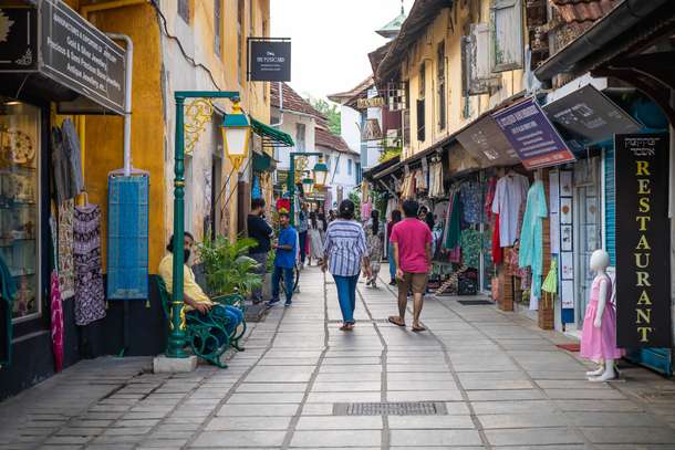 Explore Kochi’s vibrant markets filled with spices, antiques, and local crafts