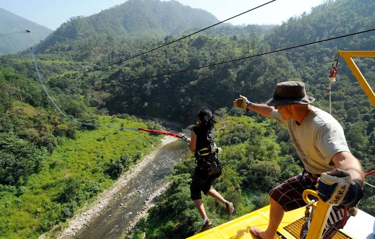 Book Giant Swing in Rishikesh and go for exhilarating jump experience 