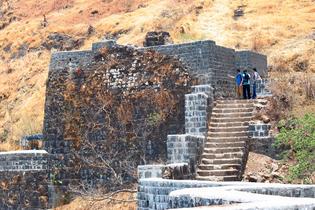H35a146zumd6dcarqtkvi21m9zzd 1524423905 sinhagad fort