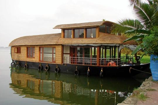 Kumarakom Houseboat One Day Package Image