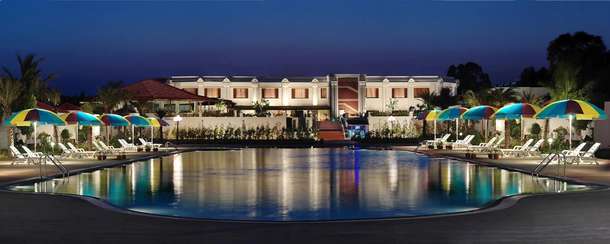 Stay in luxurious comfort at Chariot Beach Resort