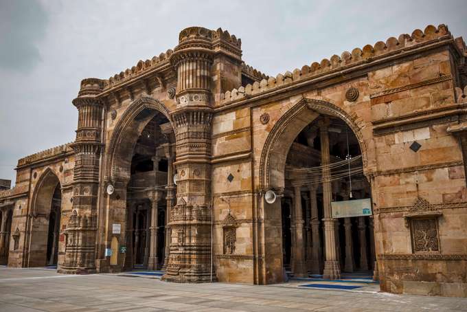 Explore the 600-year-old charm of Ahmedabad’s Old City on this heritage walk for 3.5 hours
