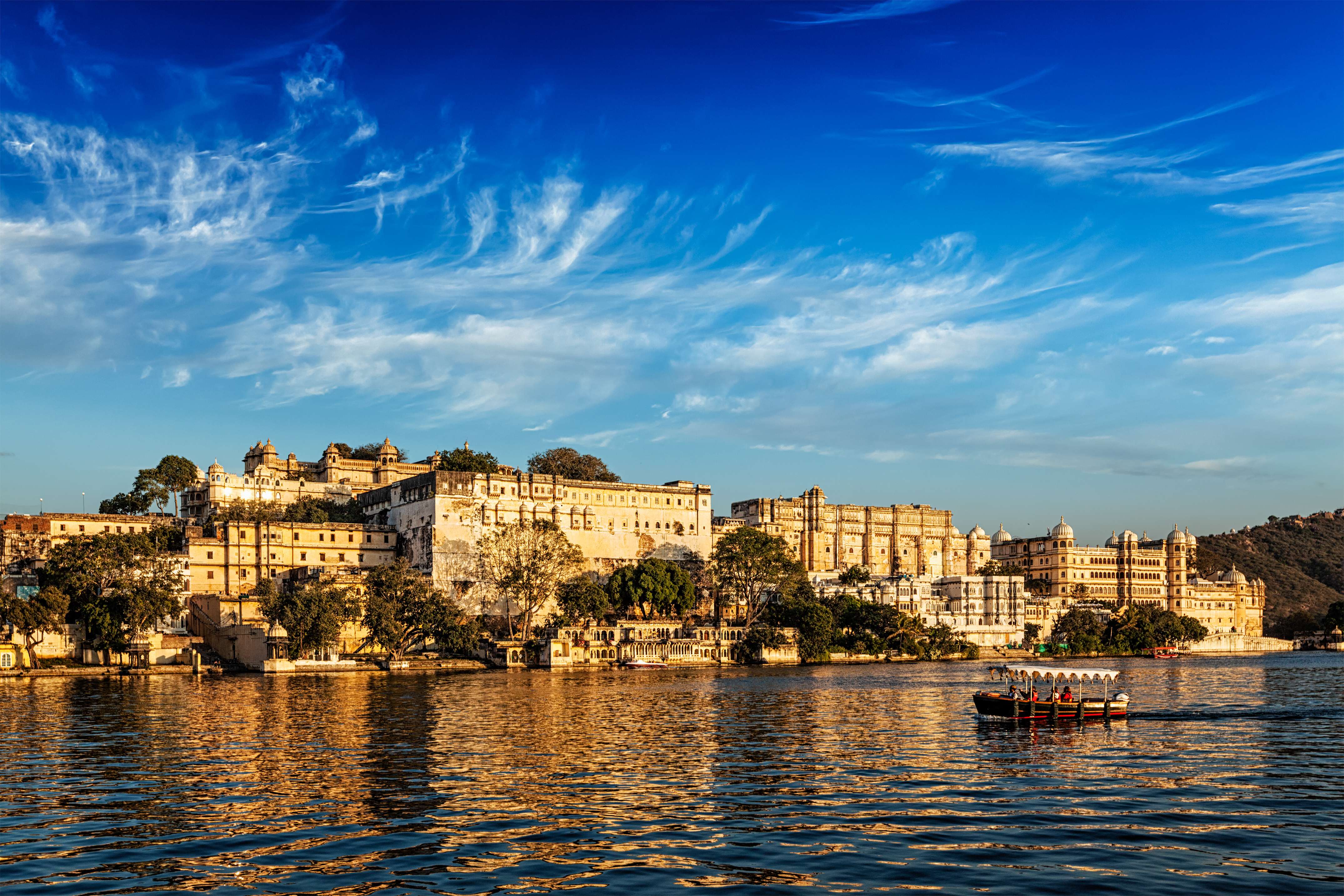 Embark on an amazing boat Ride on Lake Pichola