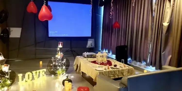 Romantic Dining & Movie Screening in Mumbai Image