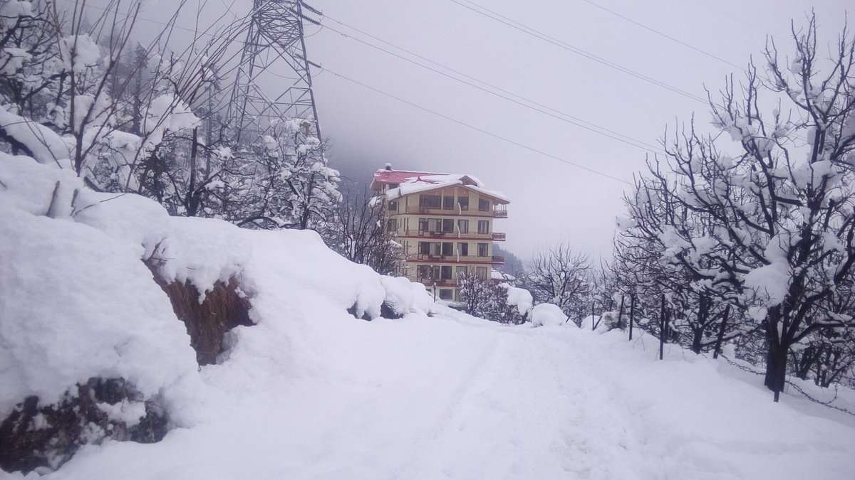 Whistling Pines Resort & Spa Image