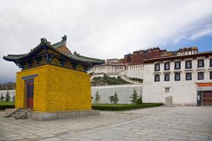 15 Days Tour in Lhasa to Kailash and Lake Manasarowar