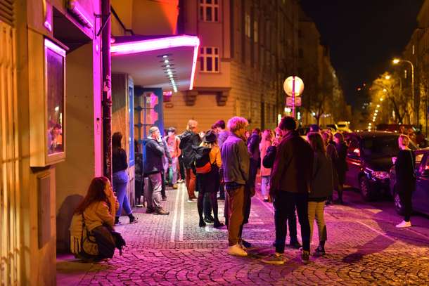 I6jkelxb25i7ys0t83t317r5gxs7 admire%20the%20night%20life%20in%20prague