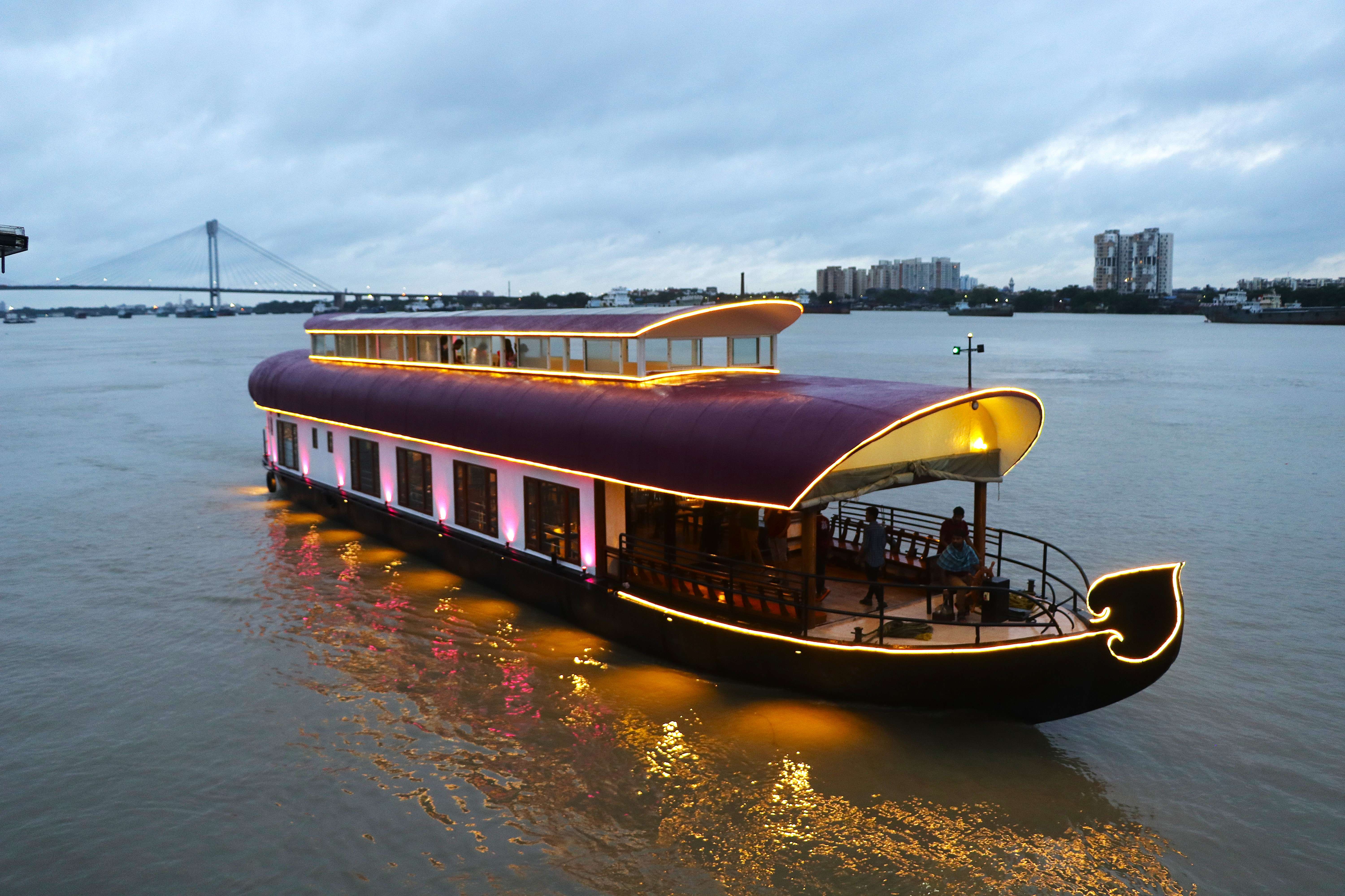 Cruise past landmarks and soak in Kolkata’s heritage on a 1 hour sailing adventure