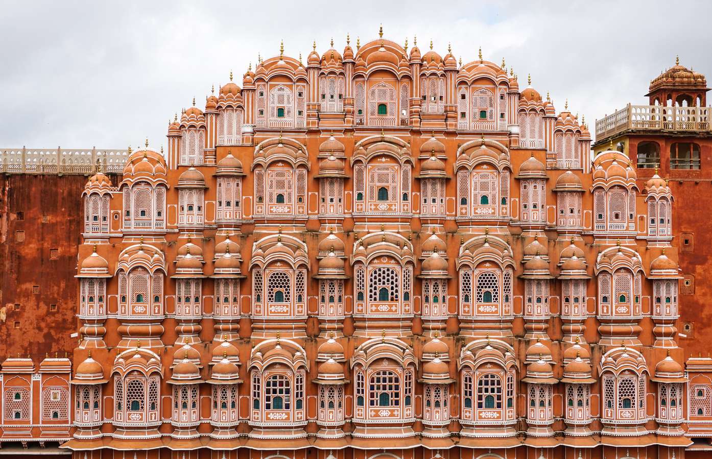 Stroll through the old city of Jaipur and appreciate the beauty of the gorgeous Hawa Mahal