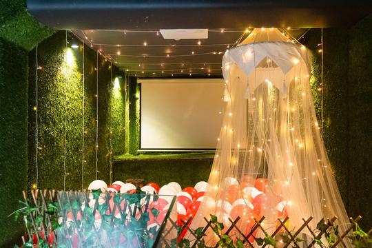 Candle Light Dinner In Mumbai With Movie Screening  Image