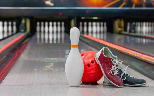 Bowling In Mumbai Image