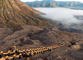 Ixv54q92h2ce1ct1prrpir5gqd8y bromo tengger semeru national park indonesia stairway to bromo crater 04